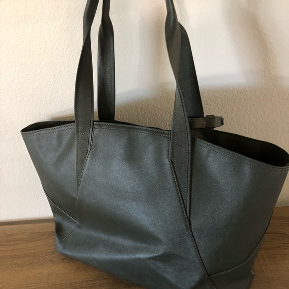 🚫SOLD🚫Lululemon All Day Tote - Picture 3 of 6